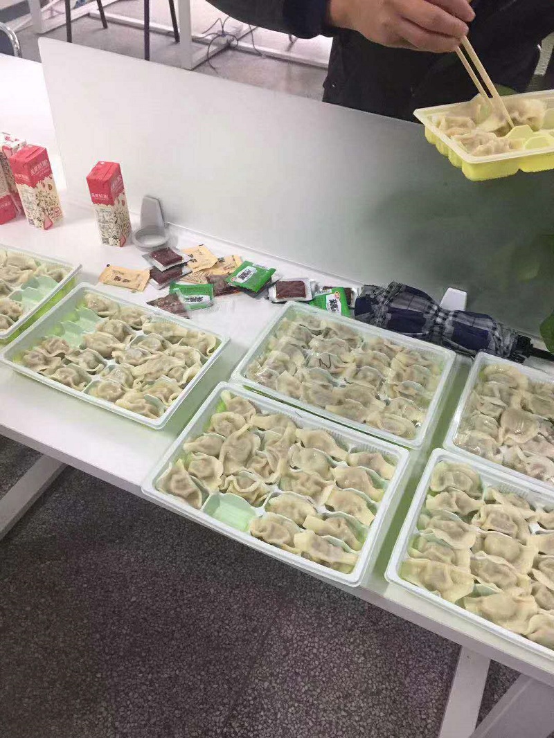 今日冬至，啟邁給全體員工送溫暖